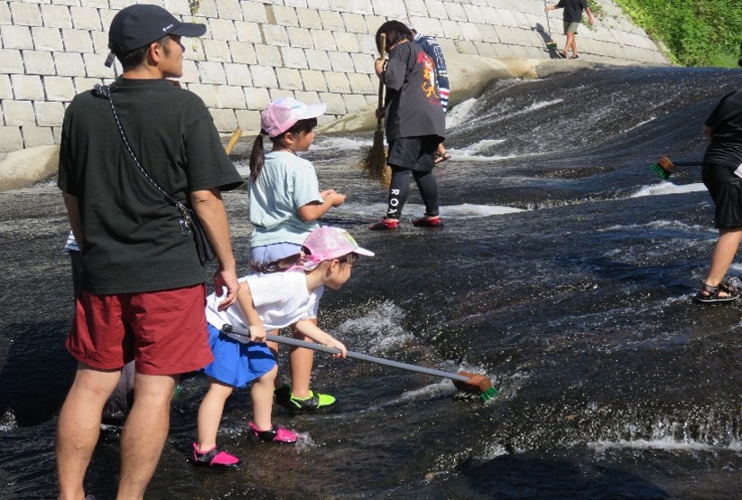 NPO法人水と地球 みんなで宮人川をきれいにしよう！　宮人川清掃ボランティア活動