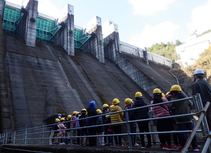 松原ダム湖面環境推進委員会 ダム見学
