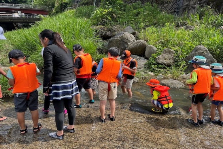 NPO法人ひた水環境ネットワークセンター 川の生物採取