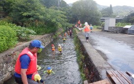 自然と暮らしを考える研究会 夏休みリバースクール=さくらんぼこども園の親子で体験