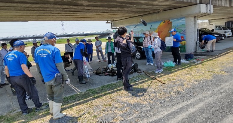 笹尾川水辺の楽校運営協議会 遠賀川春の一斉清掃