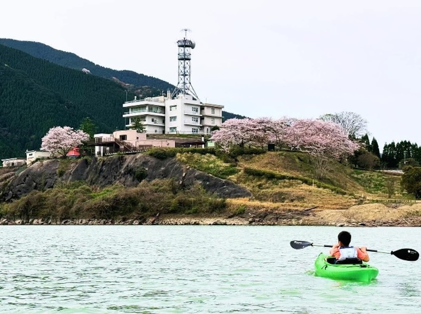 NPO法人みずのとらベル隊 肥後みどりかわ湖　カヤック・SUP体験