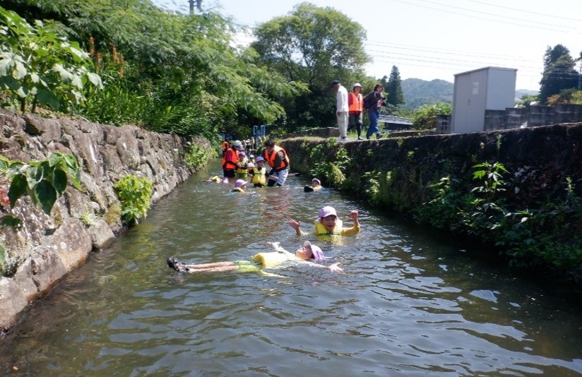 自然と暮らしを考える研究会 夏休みリバースクール＝小城ルーテル子ども園