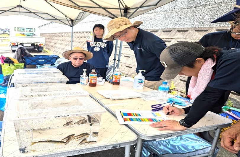 田川ふるさと川づくり交流会 川の水族館　地引き網体験